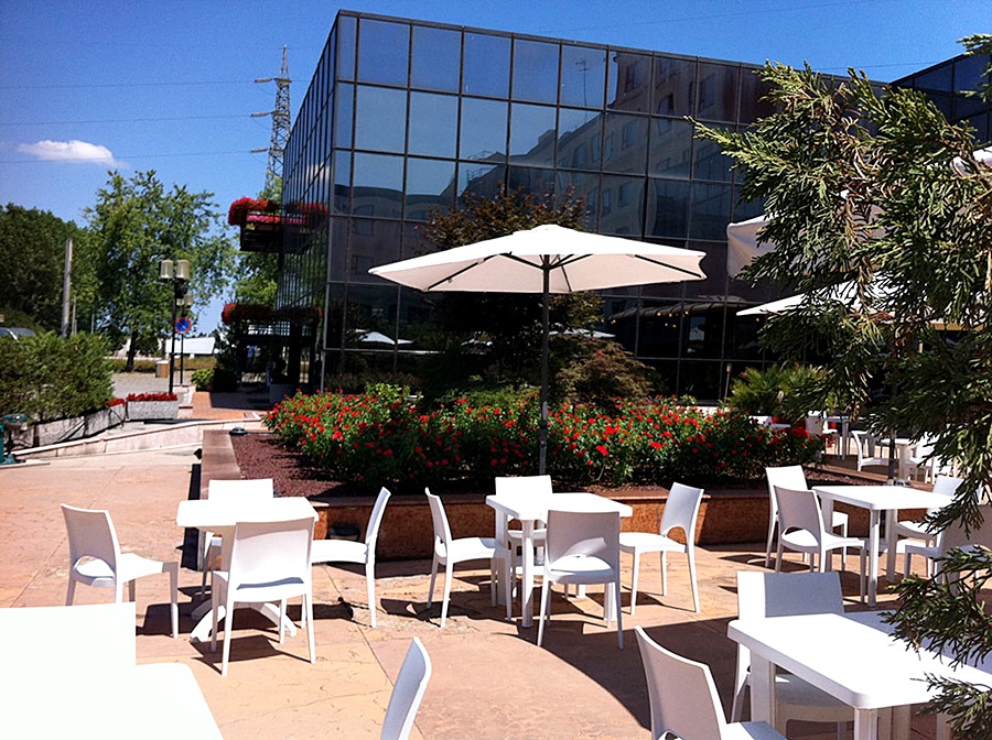 restaurant cafeteria