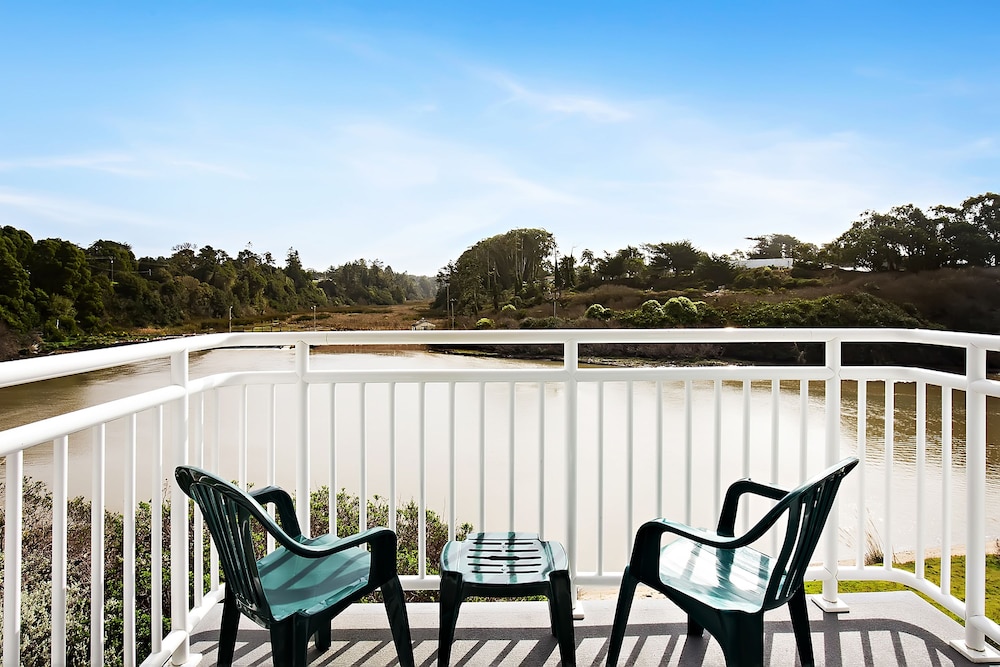 The Beach House Inn 23/28