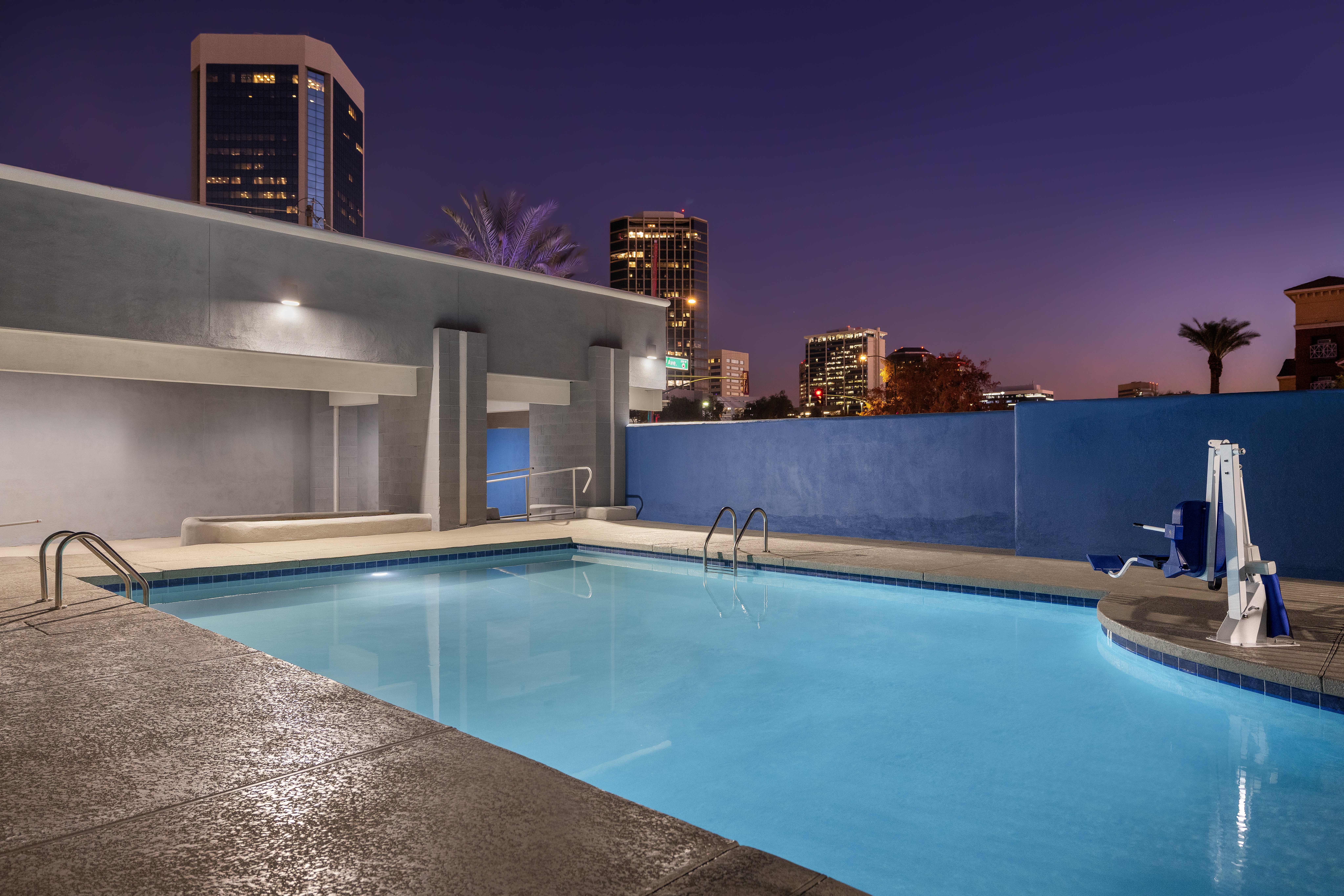 Holiday Inn Express & Suites Phoenix - Midtown 51/54