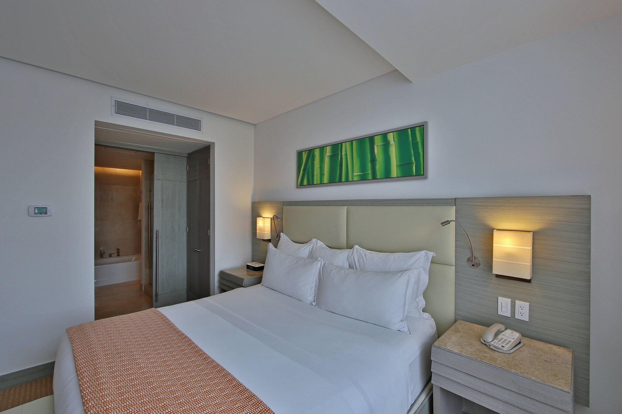 Studio, King Bed