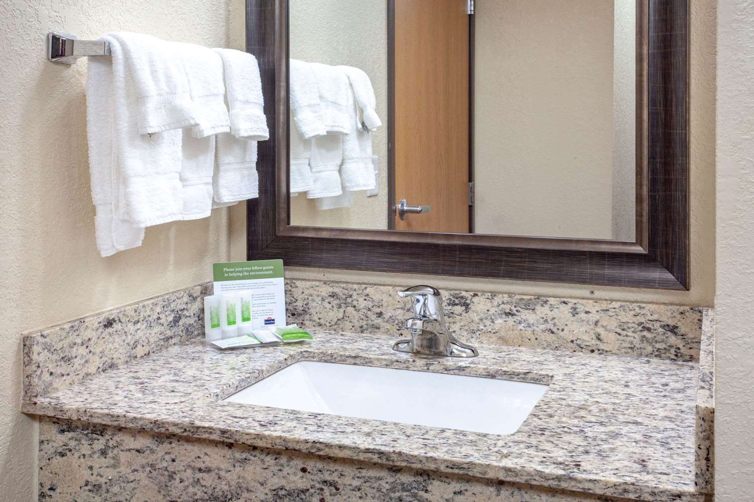 AmericInn by Wyndham Mankato Event Center 54/55