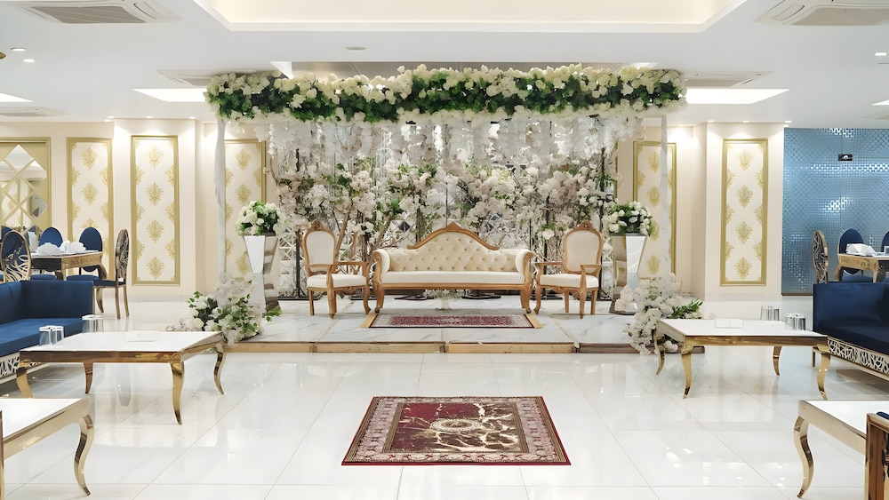 Lobby at Faletti's Express - Shimla Hill, LAHORE