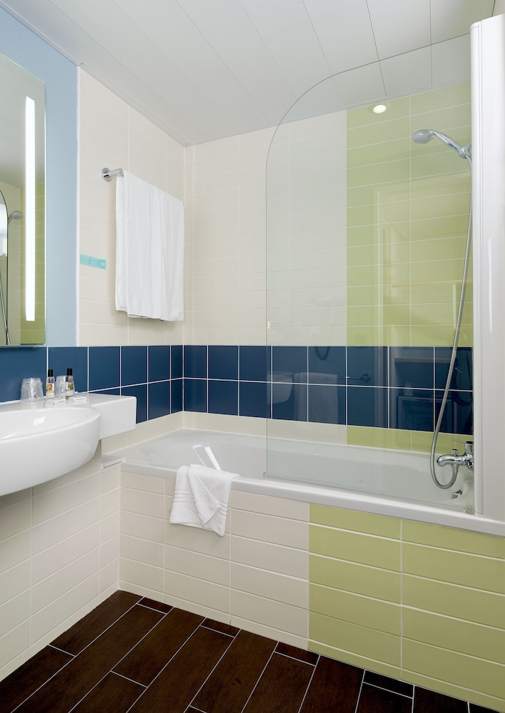 Mercure Paris Massy Gare TGV 11/76