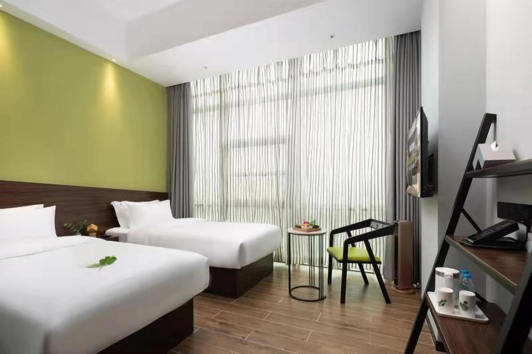 Guest Room, Twin Beds