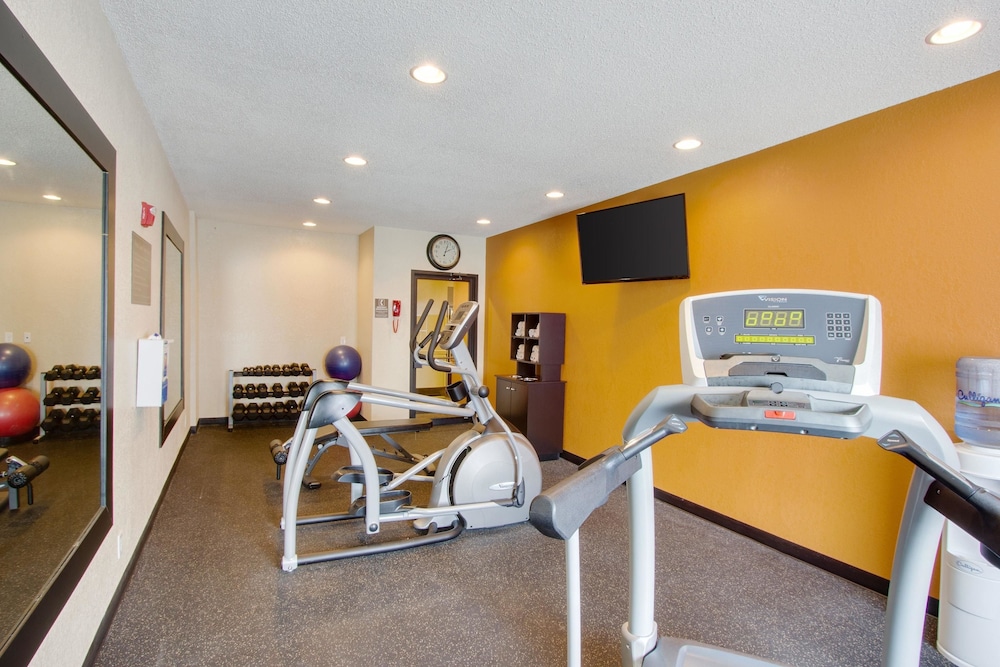 Comfort Inn & Suites Bellevue - Omaha Offutt AFB 22/42