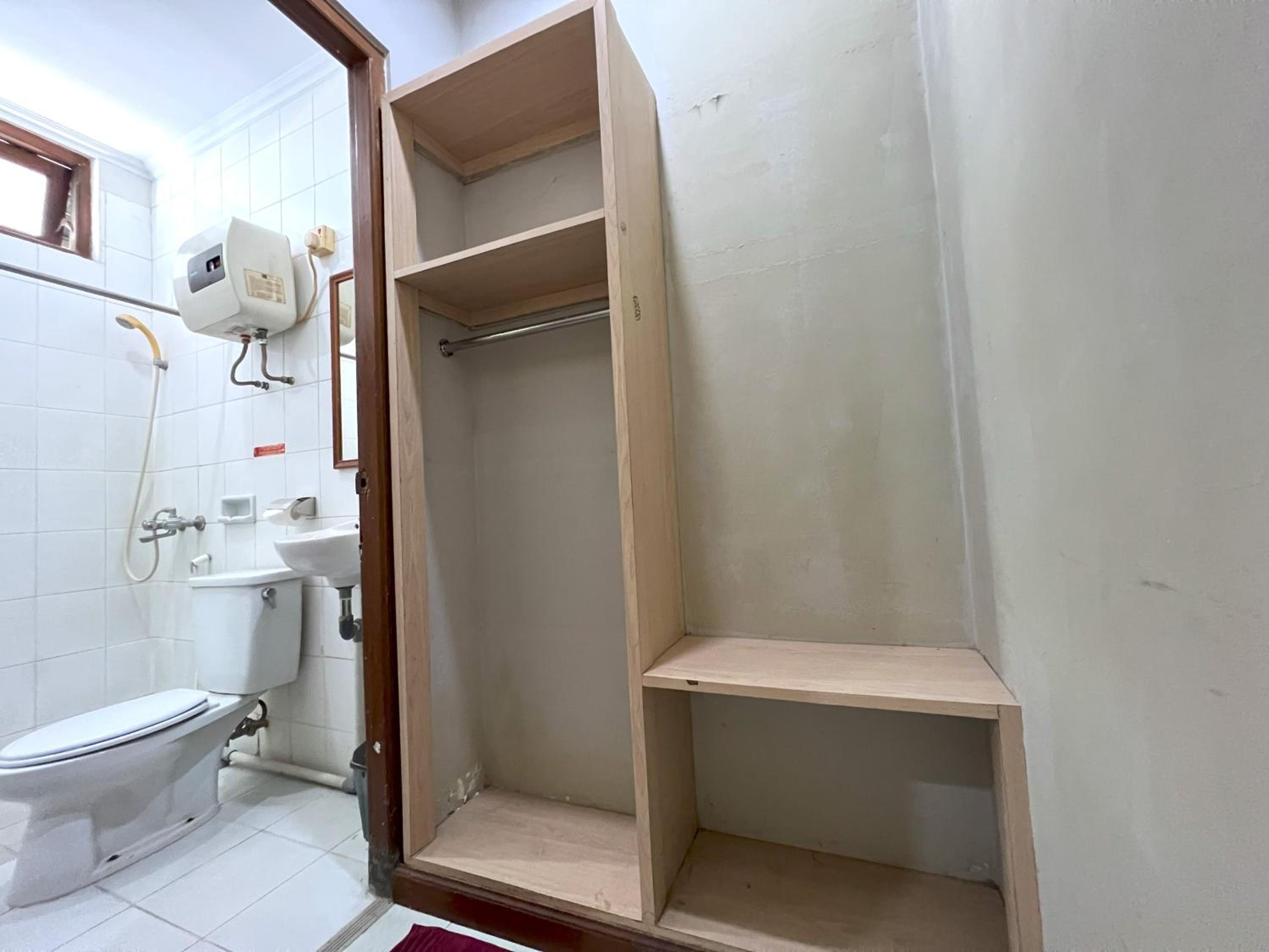 OYO 3819 Hotel Winotosastro 28/33