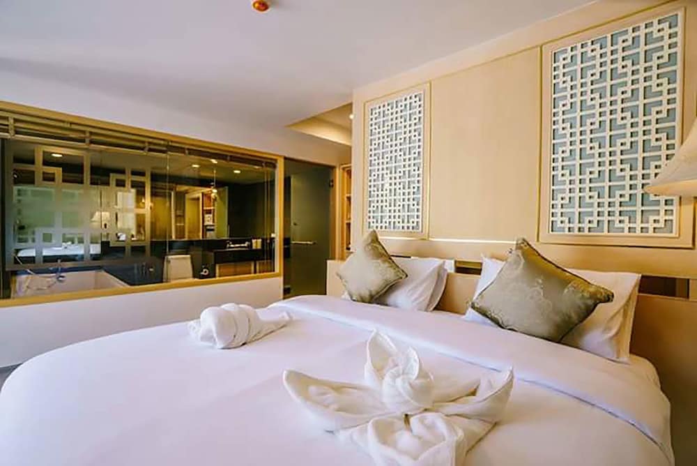 Moon Dragon Hotel 48/63