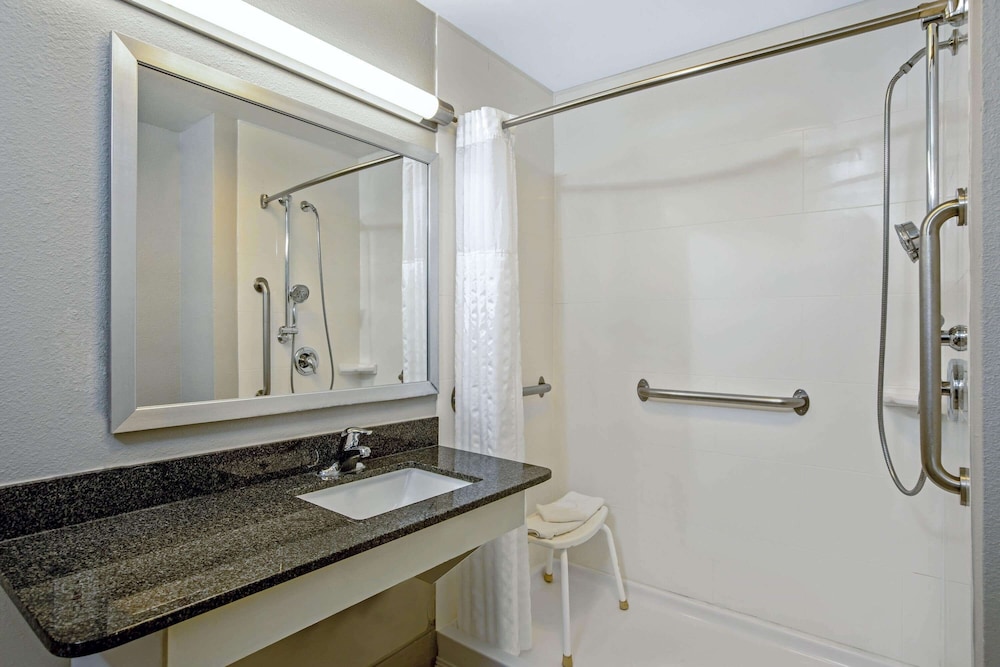 La Quinta Inn & Suites by Wyndham Kearney 17/45
