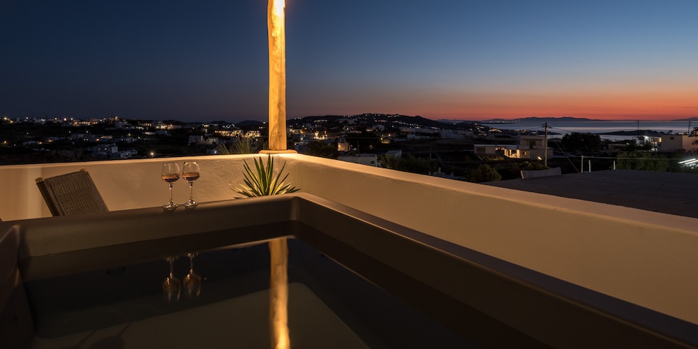 VRACHOS SUITES MYKONOS 70/75