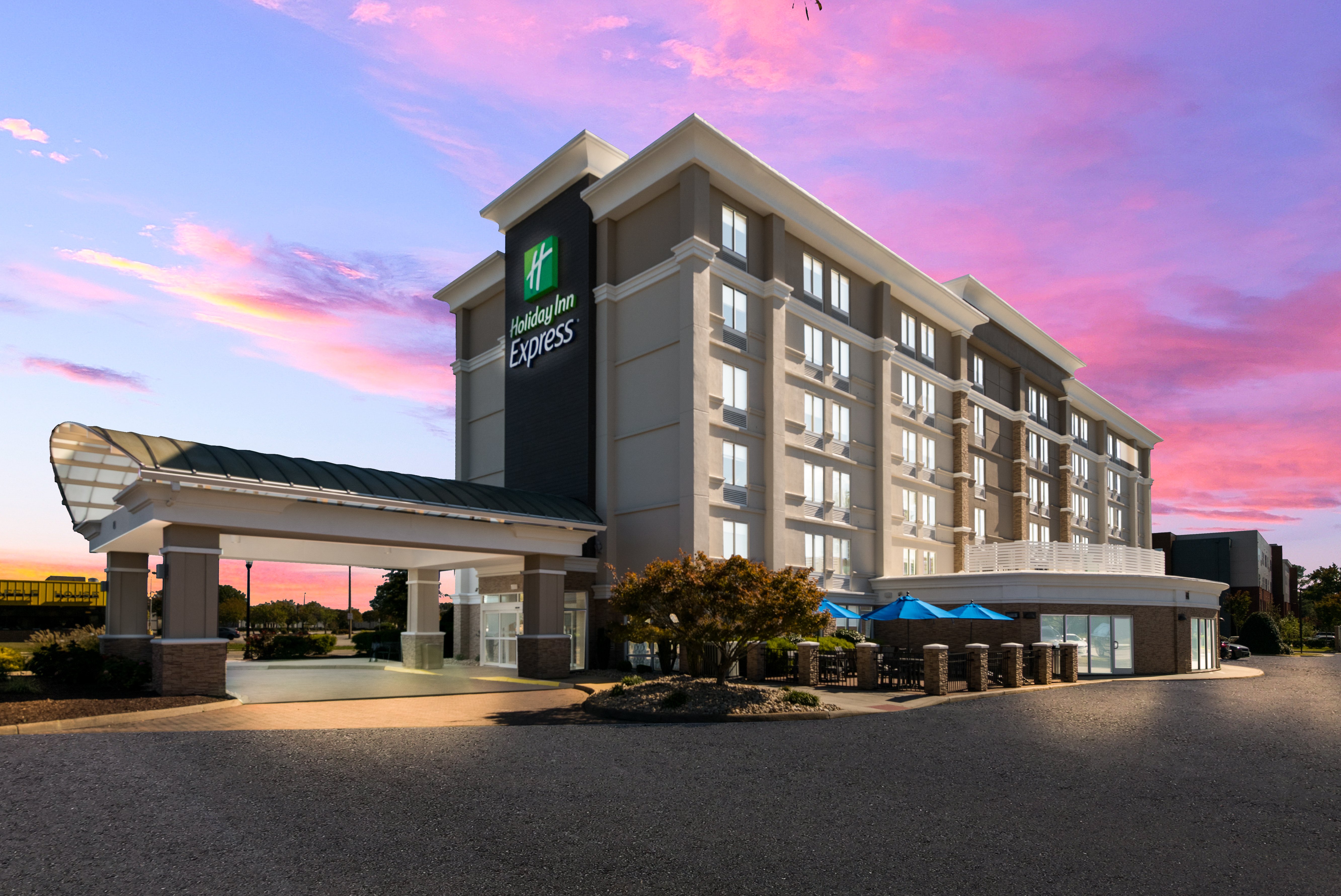 Holiday Inn Express Hampton Coliseum Central 3/80