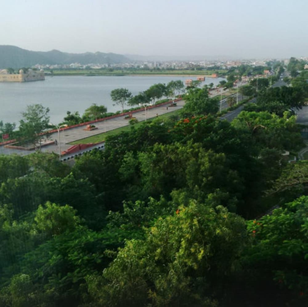 Regenta Central Jaipur 32/40
