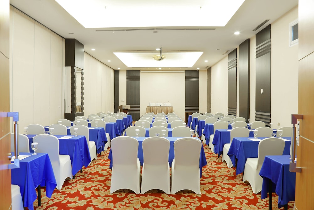 Grand Asmat Hotel and Convention Center 55/63