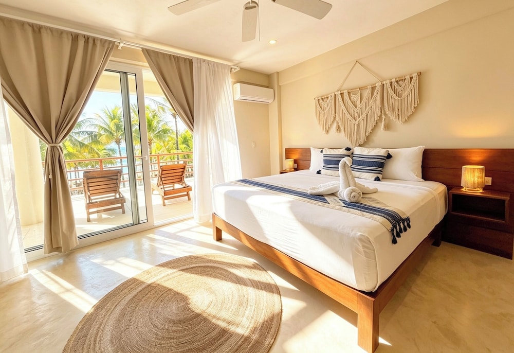 Noah Beach Hotel and Suites 16/55