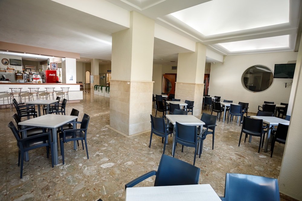 Tres Anclas Apts 29/50