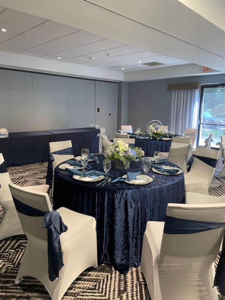 Hyatt Place Charlotte Airport/Lake Pointe 37/48