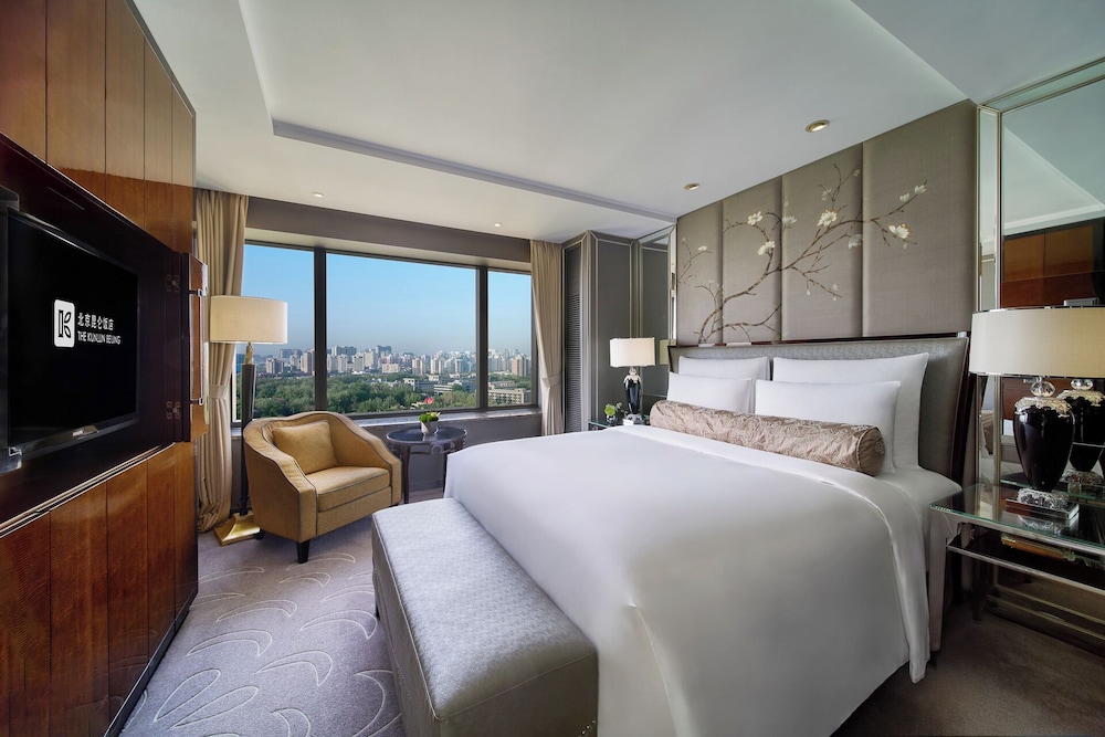 1 Bedroom, Senior, Suite, King Bed