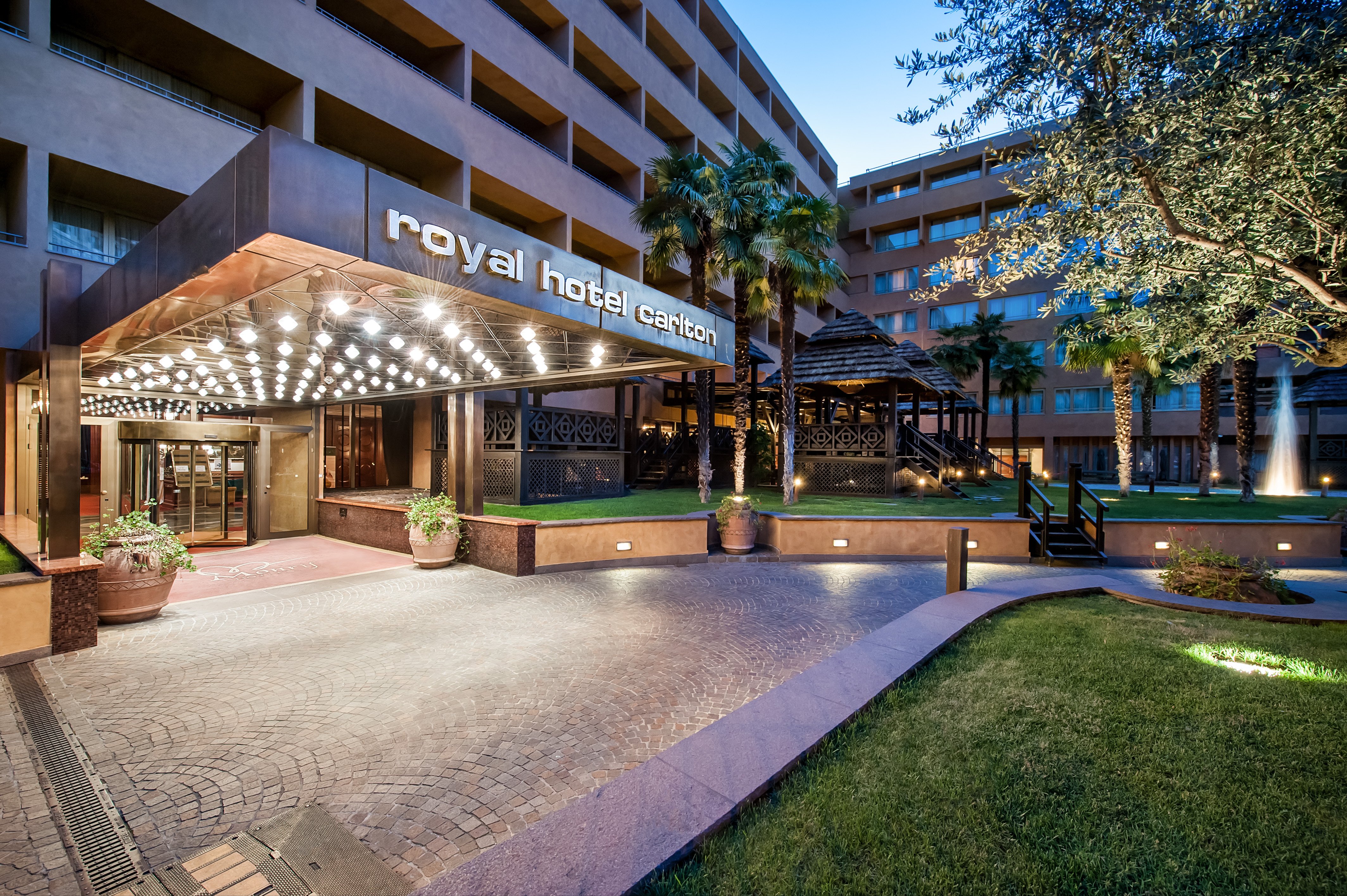 Royal Hotel Carlton 4/84