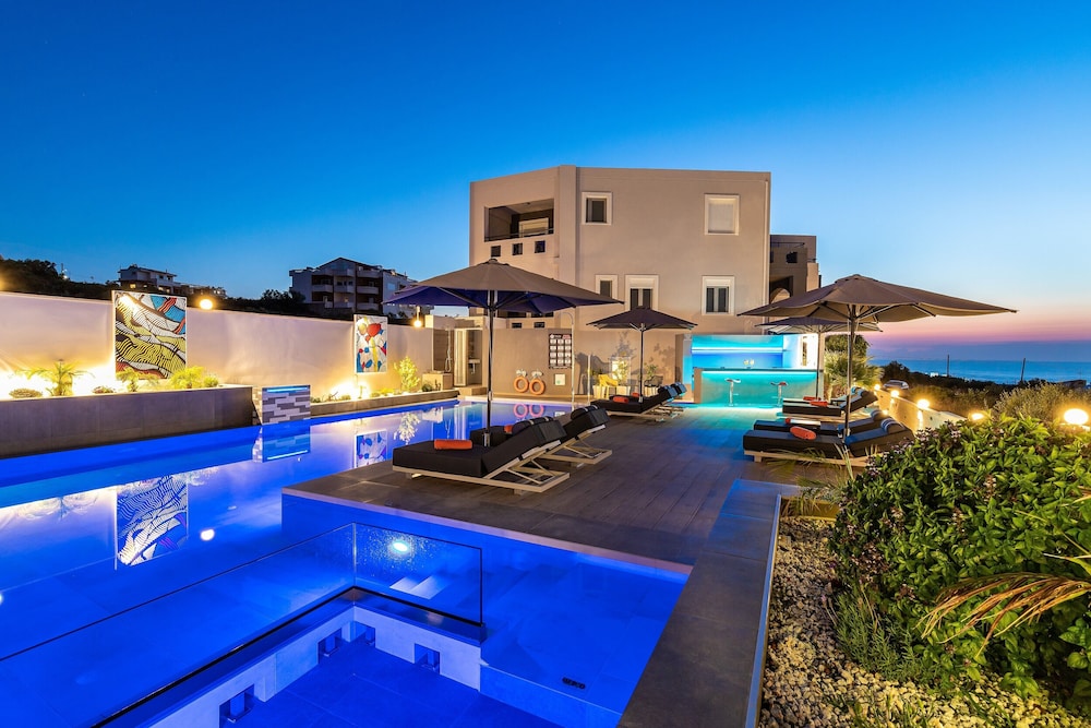 Talos Luxury Suites 45/50