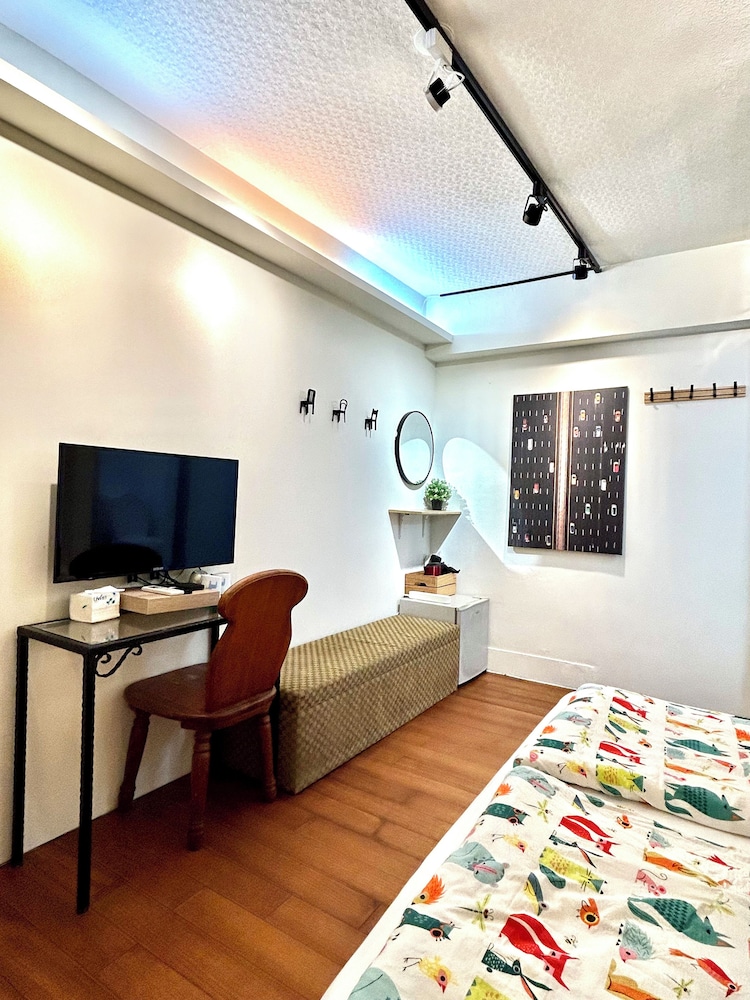Ximen Triple Tiger Hostel 38/50