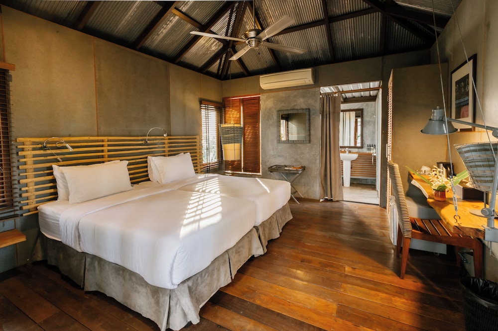 VILLA, TWIN BEDS