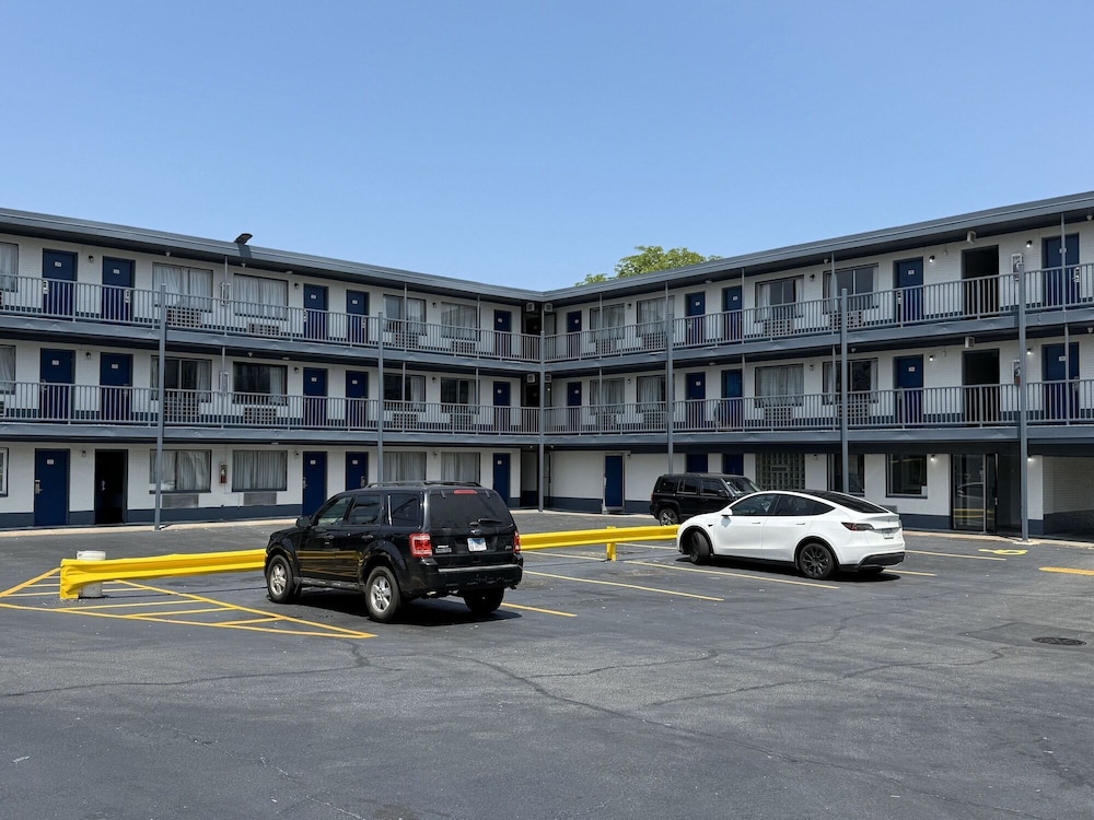 Motel6 Chicago, IL - Halsted 17/23