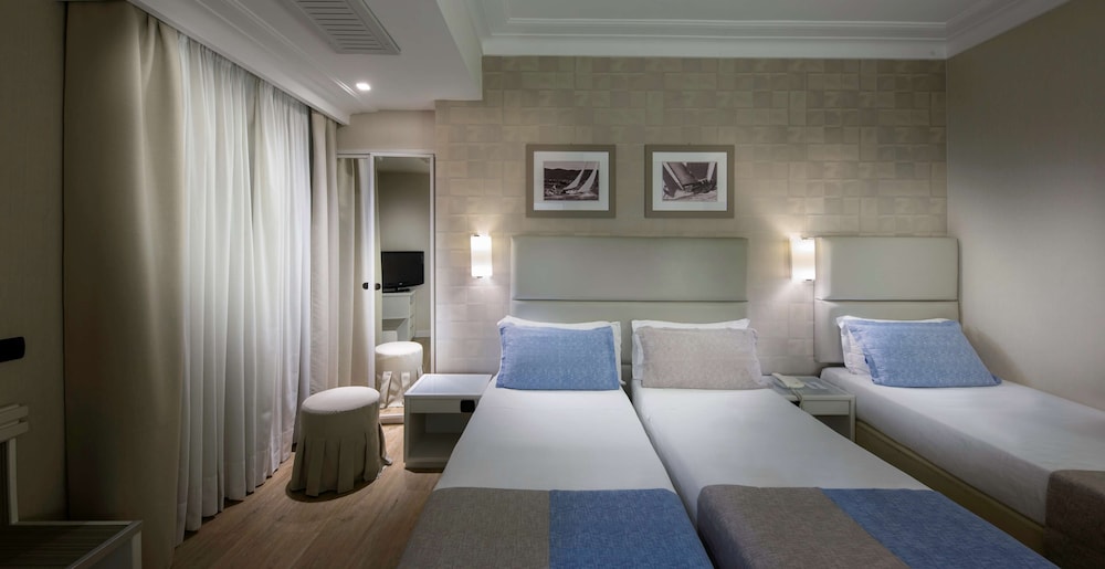 Hotel Paradiso, Bw Signature Collection 17/67