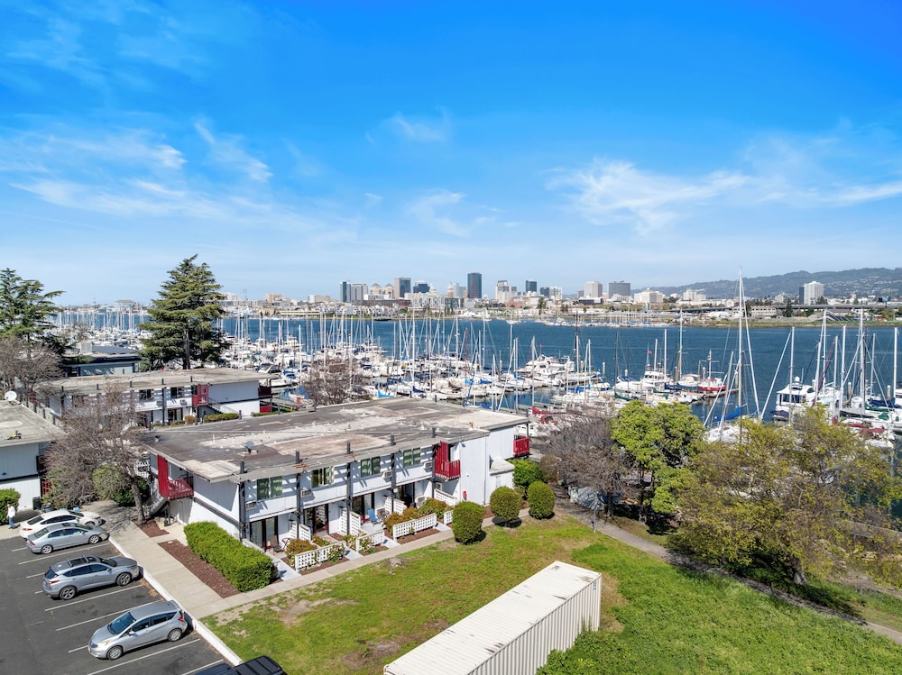 Marina Village Inn 41/50