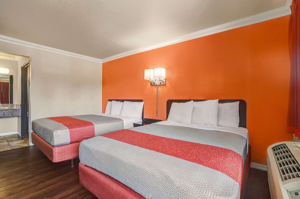 Motel6 Fresno, CA - Belmont Ave 23/39