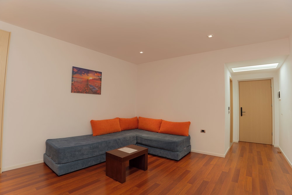 Nemesis Hotel 32/50