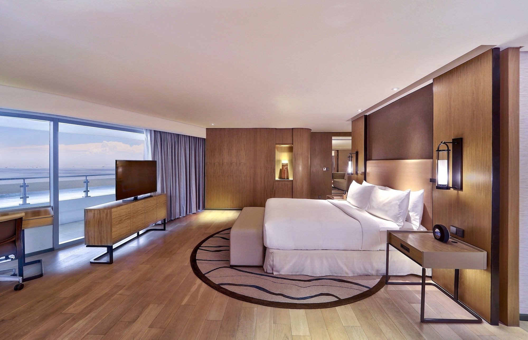 2 Bedrooms, Ambassador, Suite, King Bed, Bay View, Balcony