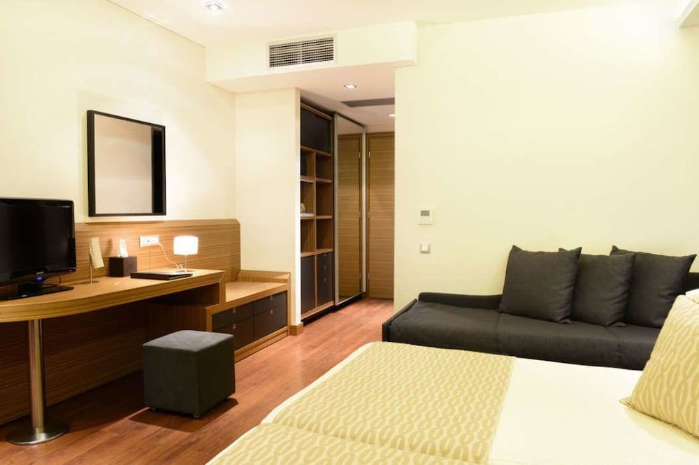 Royal Paradise Beach Resort And Spa 30/50