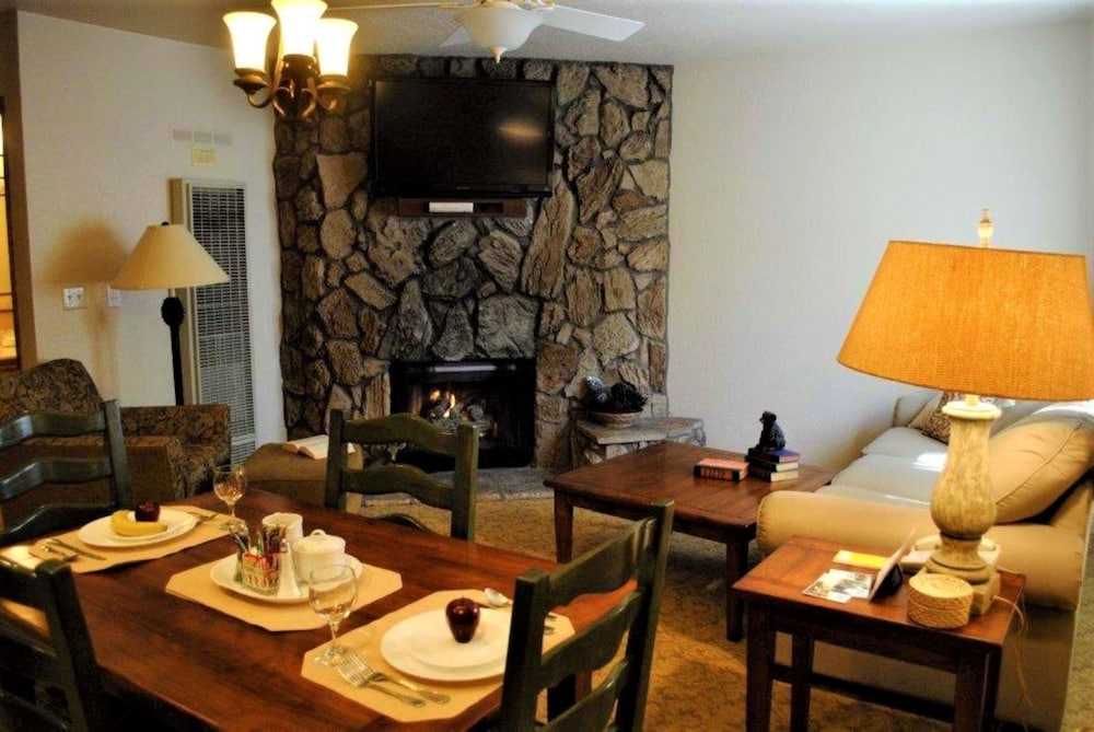 Getaways at Snow Lake Lodge 39/50