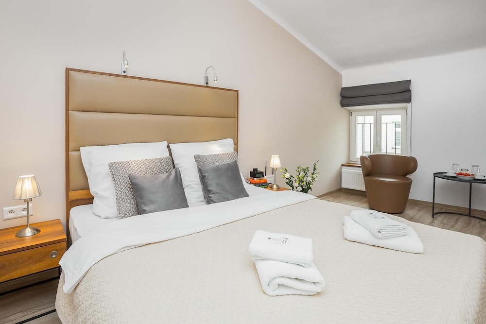 PERGAMIN ROYAL APARTMENTS 6/41