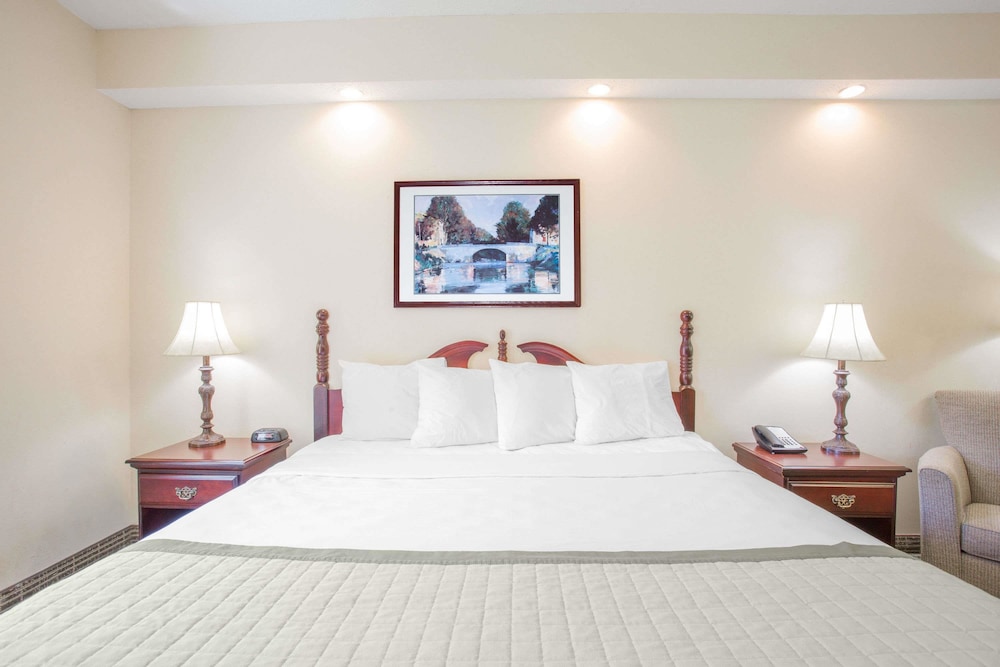 Comfort Inn Martinsville 16/37