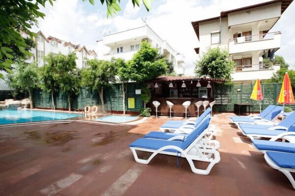 Two Seas Hotel 30/50