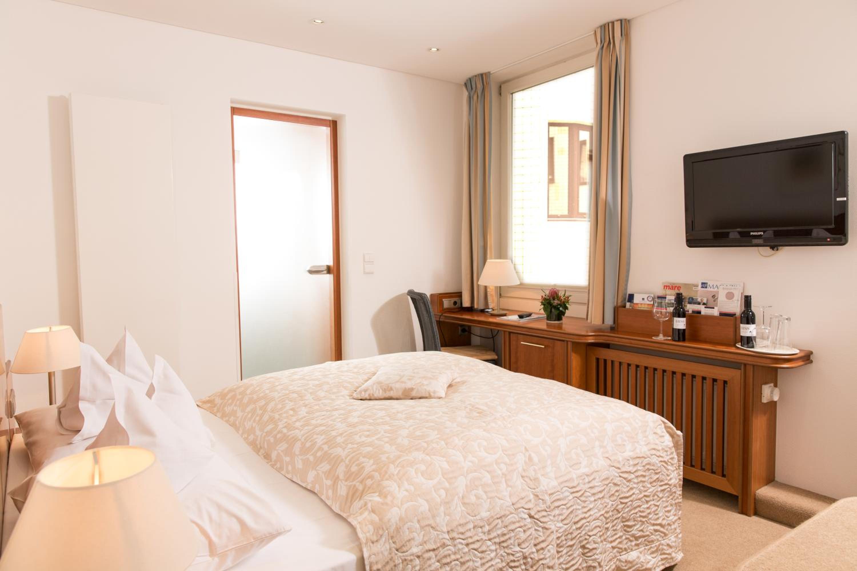 غرفة بسرير مزدوج، Baseler Hof Hotel 8/10