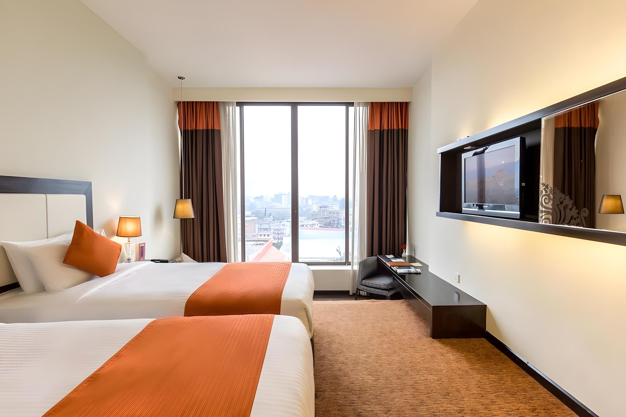 1 Bedroom, Executive, King Bed, Mountain View