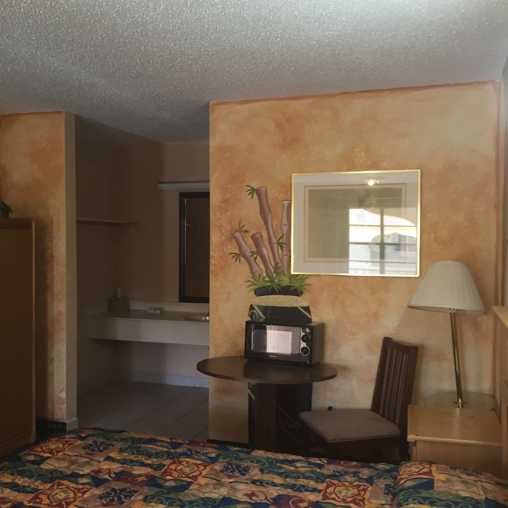 Guest Inn Suites 33/40