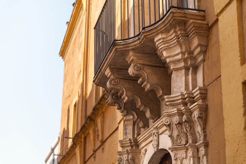 Palazzo De Luca 58/63