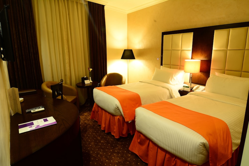 Meneur Hotel 7/29