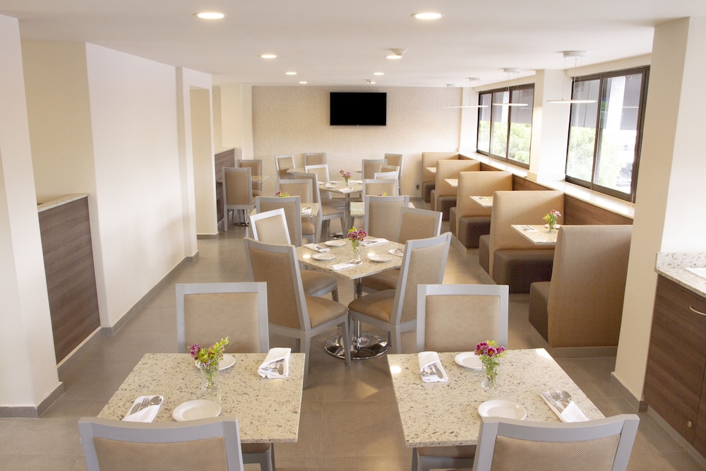 Econo Express Hotel 26/37