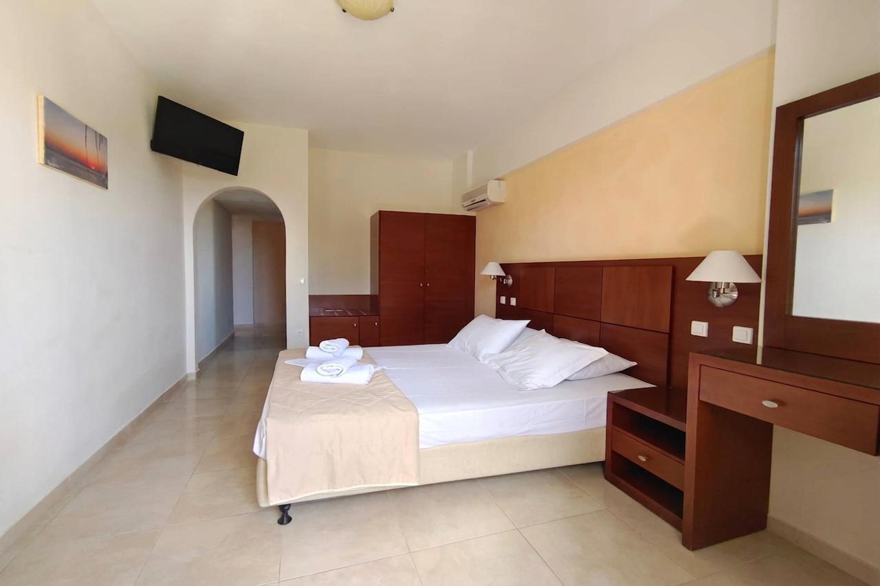 Alex Luxury Apartments and Studios 20/60