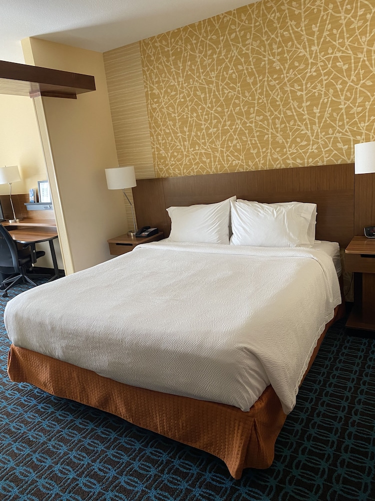 Fairfield Inn And Suites By Marriott Hollister 9/49