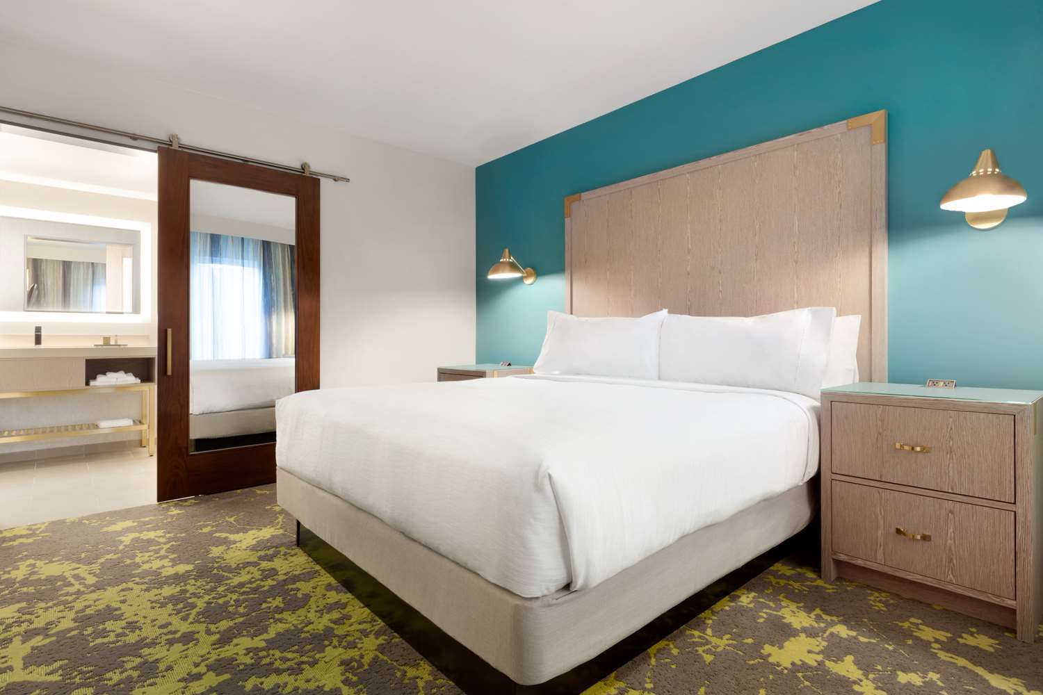 Suite, King Bed, Mountain View, Balcony