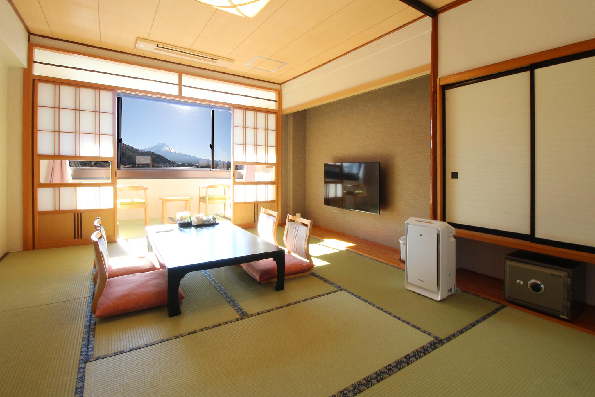Japanese, Mountain, 4 Futon Beds, Lake View