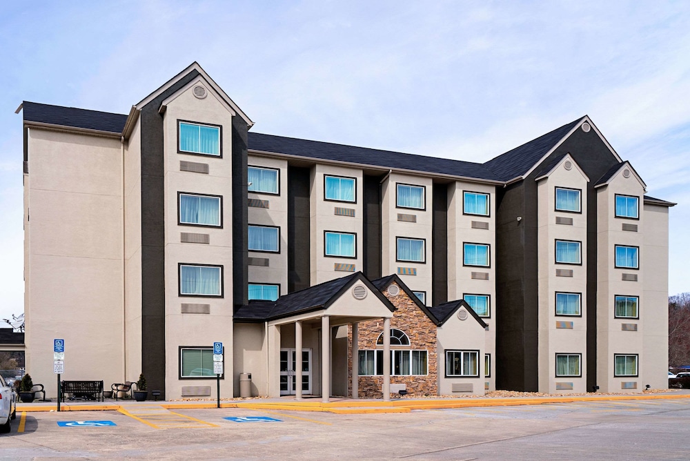 Quality Inn & Suites Robbinsville NC 32/37