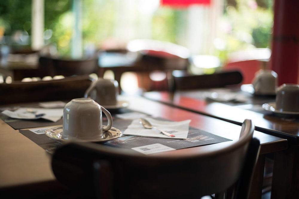 Brit Hotel Nogent Le Rotrou Hotel Du Perche 34/44
