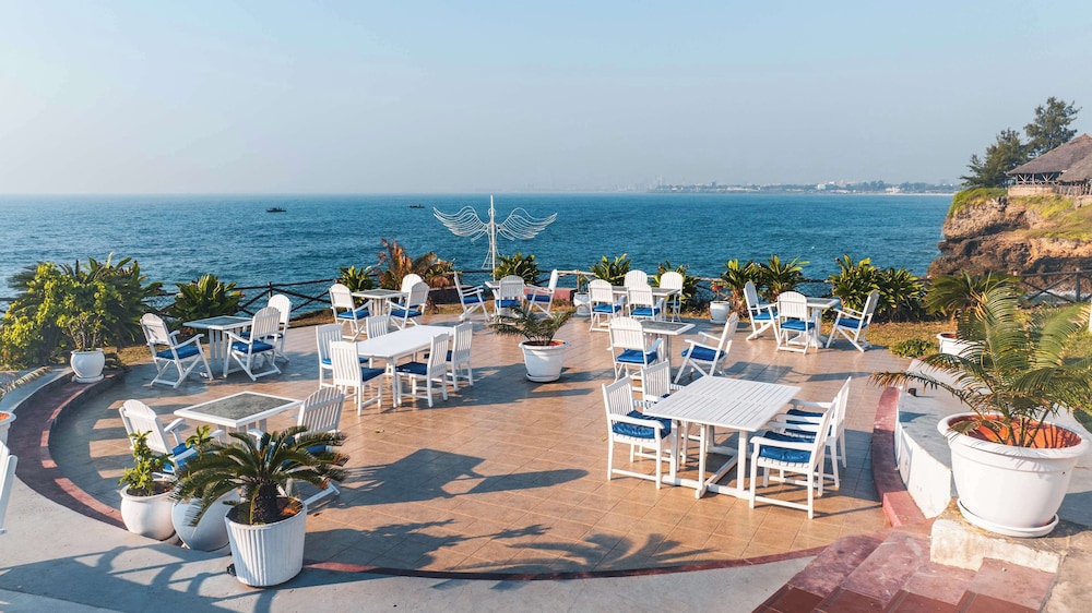 Golden Tulip Dar Es Salaam 52/71
