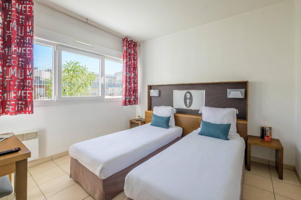 Upgrade, Queen and Twin Beds