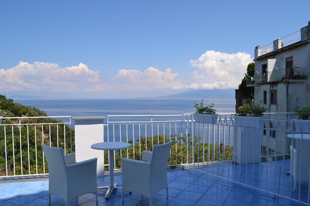 Boutique Hotel Helios - Adults Only 72/74